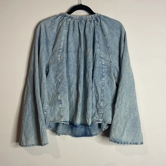 Frame | Women’s Shirred V Neck Denim Blouse Size XS Oversized - Picture 7 of 7